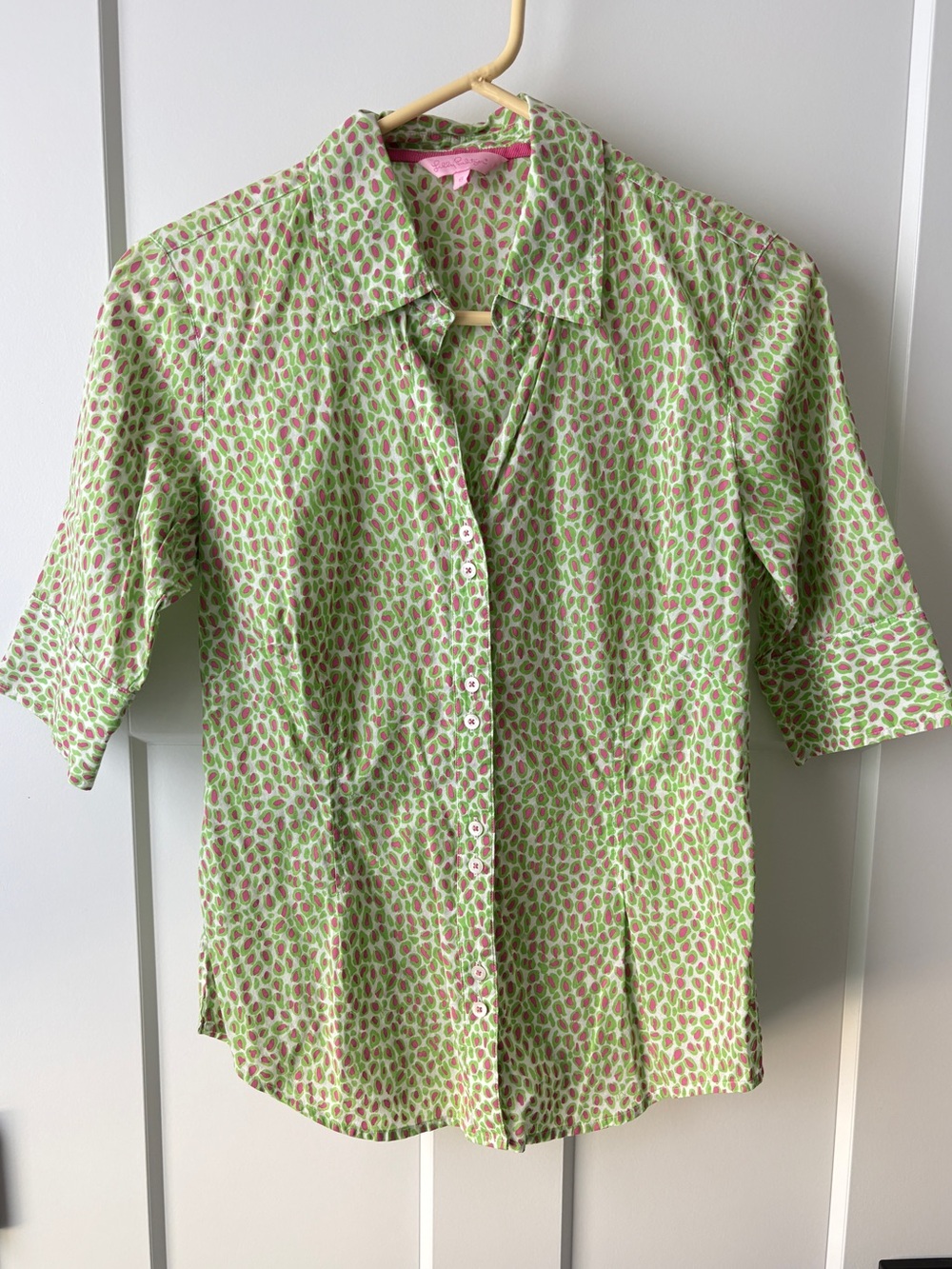 Lilly Pulitzer blouse with pink and green leopard cheetah print size 6